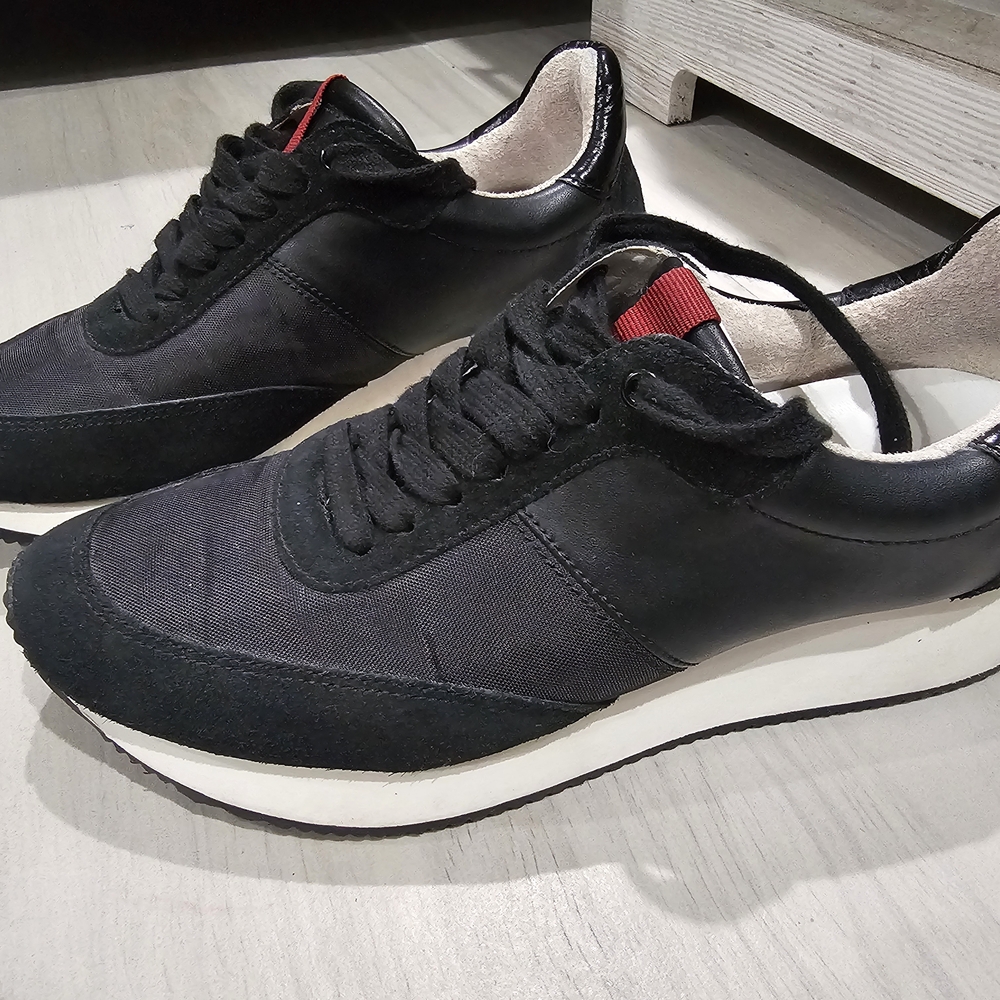 Banana Republic Women's Fashion Sneakers Size 6.5 Black White